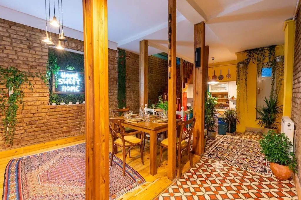 Botanical House In Town Square * Istanbul